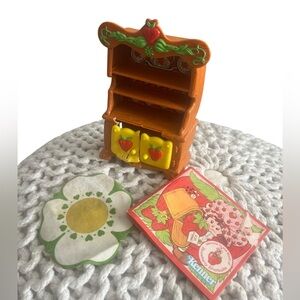 Strawberry Shortcake Berry Dainty Dining Room Fhutch and rug w kenner pamphlet